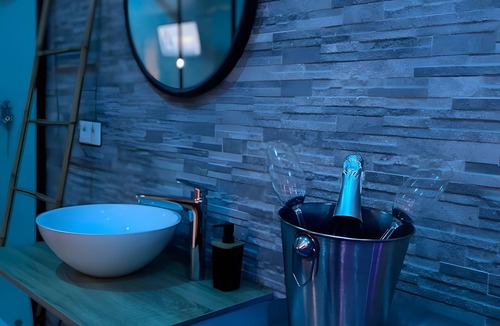 Sublaines House | Gite "La Folie Romantique, with Private Spa, Terrace, Wi-Fi, and Air Conditioning