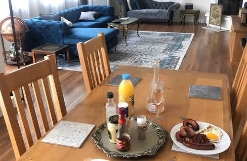 Le Ledat Apartment | Gite La Garonne with Shared Pool, Communal Garden, and Wi-Fi