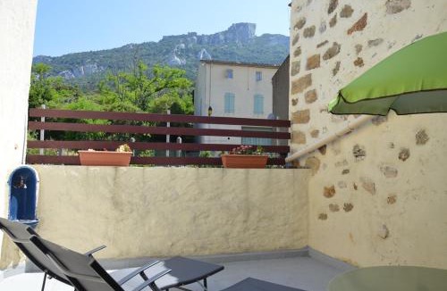 Rouffiac-des-Corbieres House | Gite La Grange, climatisée, vue sur le château de Peyrepertuse