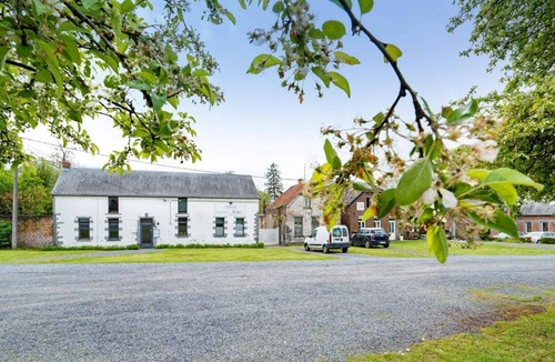 Gussignies House | Gite LA Grange AU Corps