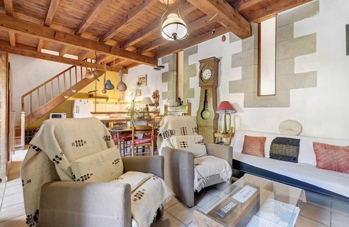 Saint-Martin-le-Vieil Cottage | Gîte “La Maison d'Albert” with Private Terrace, Shared Garden, and Wi-Fi