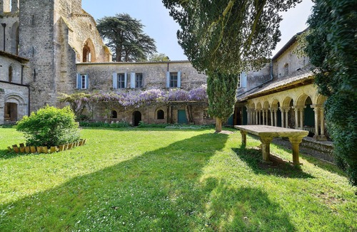 Saint-Martin-le-Vieil Cottage | Gîte “La Maison d'Albert” with Private Terrace, Shared Garden, and Wi-Fi