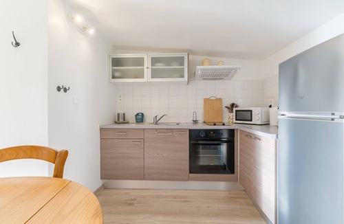 Greoux-les-Bains House | Gîte "La Miellerie" with Shared Pool, Private Terrace, and Air Conditioning