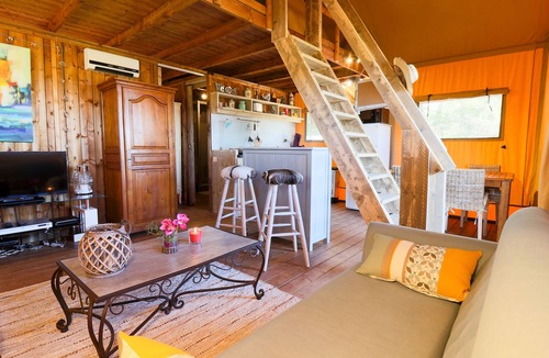 Trets Cottage | GITE LA PINE FOREST WITH PRIVATE POOL ABOVE GROUND