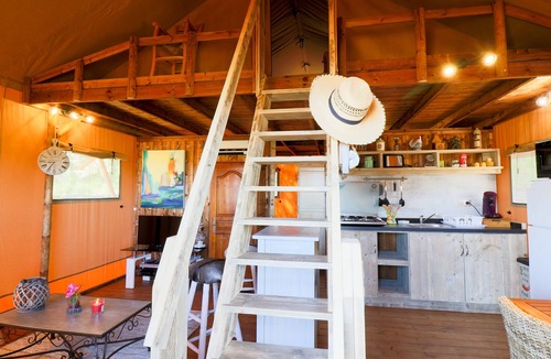 Trets Cottage | GITE LA PINE FOREST WITH PRIVATE POOL ABOVE GROUND