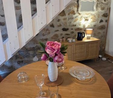 La Chapelle-Geneste House | Gite La Pivoine avec piscine