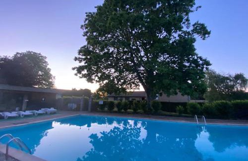 La Chapelle-Geneste House | Gite La Pivoine avec piscine