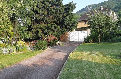 Tarascon-sur-Ariege House | Gîte la treille 3*, all on one level.Art gallery workshop