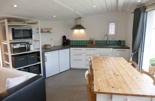 Espondeilhan House | Gîte la Tuilerie - Charming house with terrace & jacuzzi in Espondeilhan