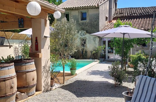 Serignan-du-Comtat House | Gîte le 1852 on the ground floor of the house