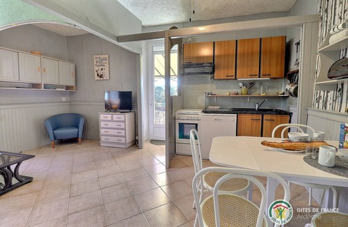 Chauzon Cottage | Gîte “Le Barquetier” with Shared Pool, Wi-Fi, and Air Conditioning