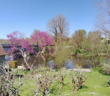 Belabre House | Gite Le Berry, Riverside property in Belabre