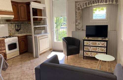 Chauzon Cottage | Gîte “Le Boudenas” with Shared Pool, Wi-Fi, and Air Conditioning