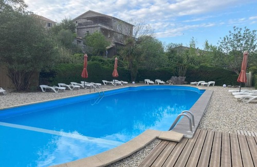 Chauzon Cottage | Gîte “Le Boudenas” with Shared Pool, Wi-Fi, and Air Conditioning