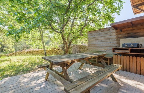 Les Vans Cottage | Gîte Le Chêne with Mountain View, Wi-Fi, and Air Conditioning