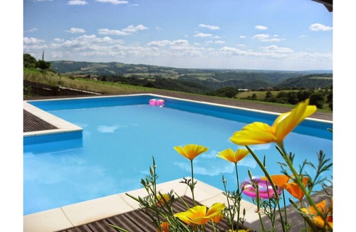Saint-Andre-de-Najac House | Gite Le Combal, Impregnable View, Heated Pool.