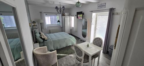 Champenard House | Gite "Le Cosy Fleuri"
