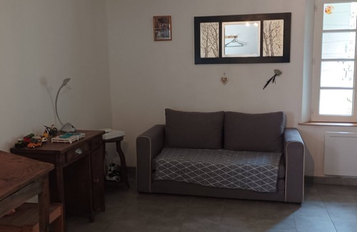 Saint-Salvy-de-la-Balme House | Gîte le Coumis sleeps 6, kitchen, parking and garden.