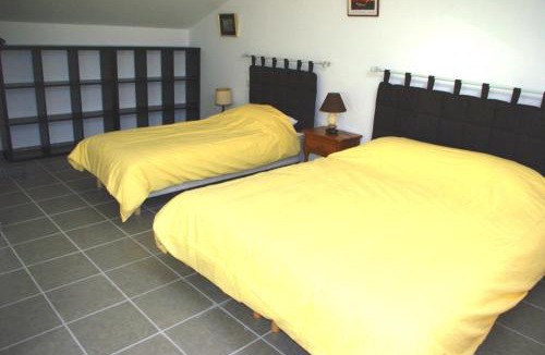 Saint-Saturnin-les-Avignon House | Gite le Mas de l'Amandier