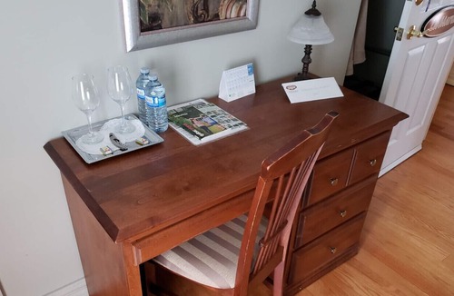 Mauricie Bed & Breakfast | Gîte le Grandelinois - La Maria - Room with two single beds