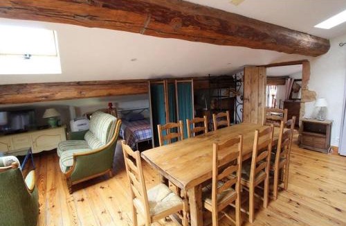 Albigny-sur-Saone Apartment | Gite le grenier des maraichers