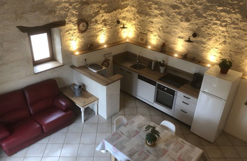 Le Garn Cottage | Gîte "Le Jorance" with Private Terrace, Wi-Fi, and Air Conditioning