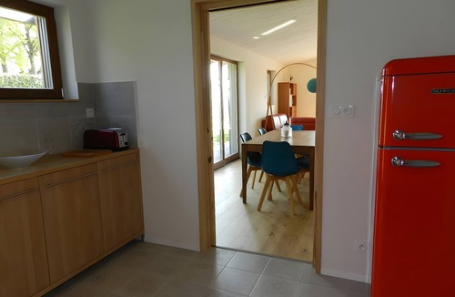 Thorigny House | Gite le Koto – 10 Minutes from the Lake