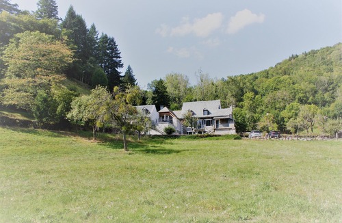 Saint-Chely-d'Aubrac House | Gite le Marquès in Aubrac with spa