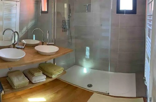 Jean Jaures Cottage | Gite Le Mans, 4 bedrooms, 8 persons