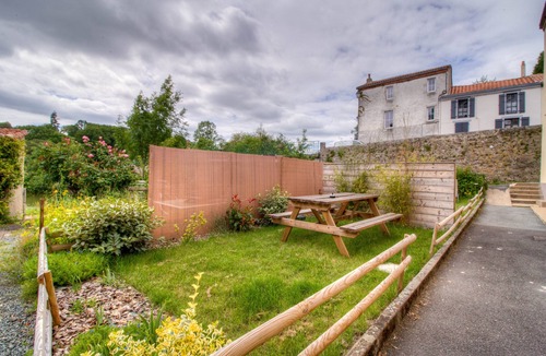 Mallievre House | Gite Le Mistral 2/4 persons 6kms from the puy du fou park