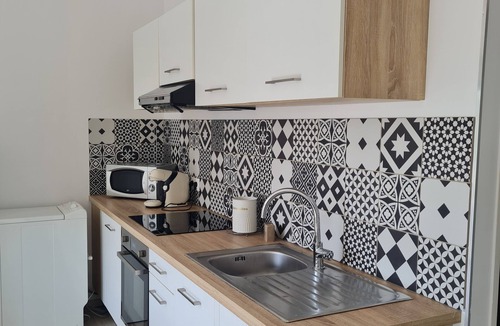 Bedarrides Cottage | Gite LE PILA air-conditioned apartment for 4 people on private property.