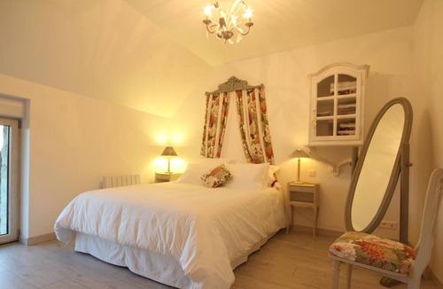 Le Pin-la-Garenne Cottage | Gite Le Pin-la-Garenne, 3 bedrooms, 9 persons
