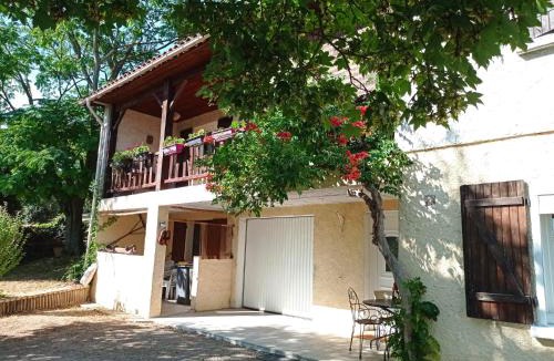 Corbarieu Apartment | Gite "Le SEQUOIA"