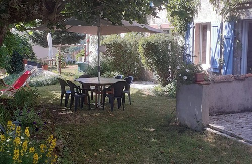 Lesperon Apartment | Gite 'Le Tilleul' – Private Terrace & Garden, Open Mid-April to End of October