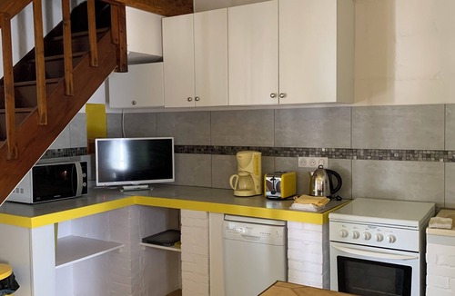 La Bohalle House | Gite Le Tournesol with all modern comforts and heated swimming pool