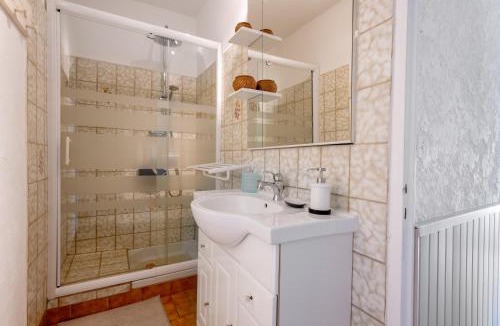 Merindol-les-Oliviers House | Gite Les Aiguillans