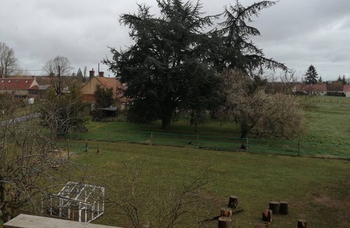 Ingrannes Apartment | Gite les Anes de Medeina