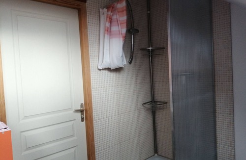 Ingrannes Apartment | Gite les Anes de Medeina