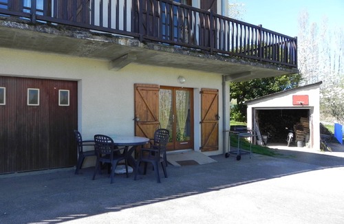 La Salvetat-Peyrales Apartment | GITE LES CERISIERS