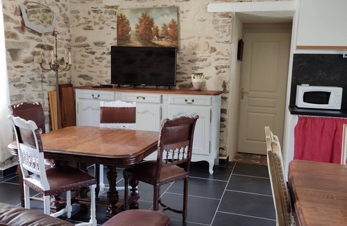 Gagnieres Cottage | Gite les Cigales Grospierres, Gites du Mas de la châtaigneraie à Gagnière