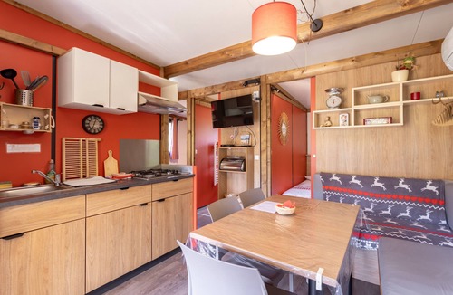 Rouffiac-des-Corbieres Ski Chalet | Gite Les Casots with Shared Pool, Private Terrace and Air Conditioning