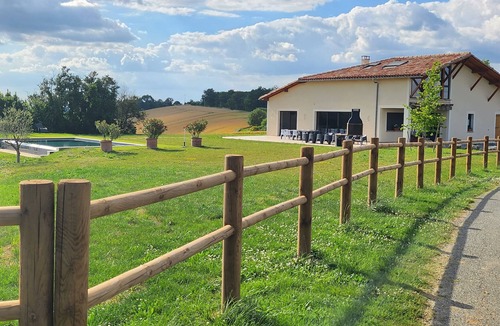 Maurens House | Gîte Les Hauts d’En Perrin with Heated Pool and Mountain View