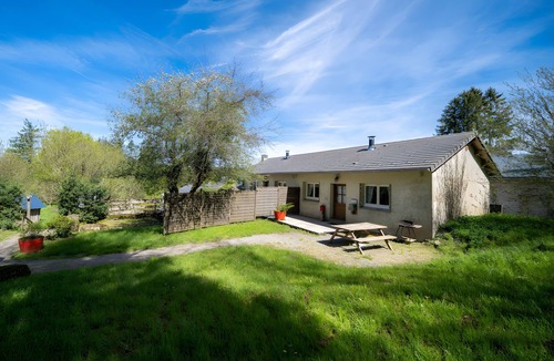 Le Soulie House | Gîte Les Houx in the Heart of Haut-Languedoc with Terrace and Pool