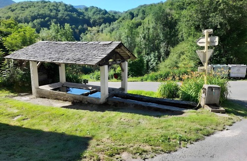 Biert House | Gite Les Lutins: Holiday Home with Mountain Views, Wi-Fi & Air Conditioning