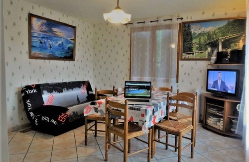 Auriac-du-Perigord Ski Chalet | Gite les Pins - lesgitesdeshautsdevialot.fr