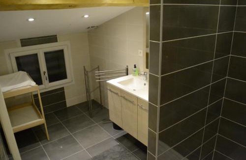 Montchenu House | Gite les pins