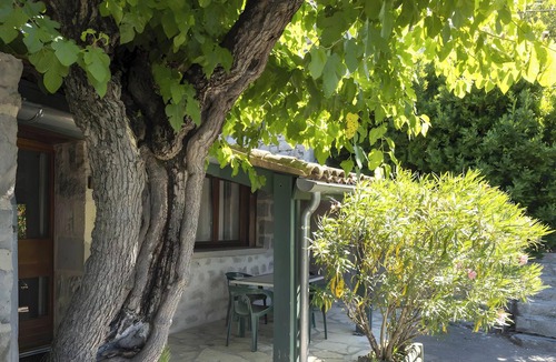 Joyeuse House | Gite Les Pins - Holiday Cottage in Village Setting
