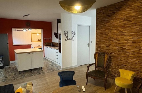 Saint-Robert House | Gîte Les Pivoines with Private Terrace, Wi-Fi, and Air Conditioning
