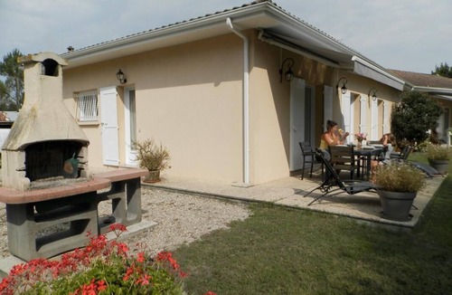 Gaillan-en-Medoc House | Gite LES Rhododendrons