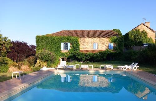 Le Segur House | Gite Les Volets Bleus du Segur